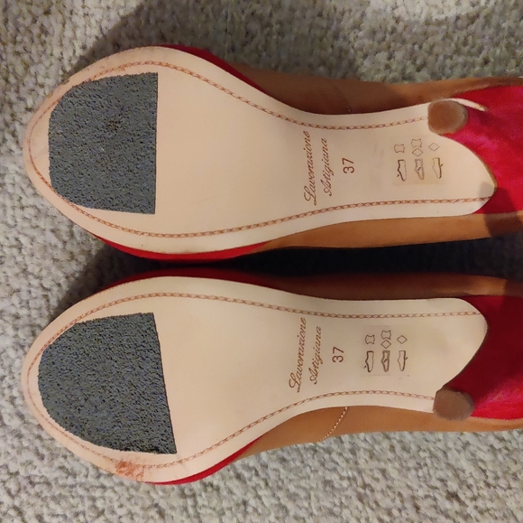 Le Chateau Burnished Leather Tan Peep Toe Pump - Picture 7 of 7